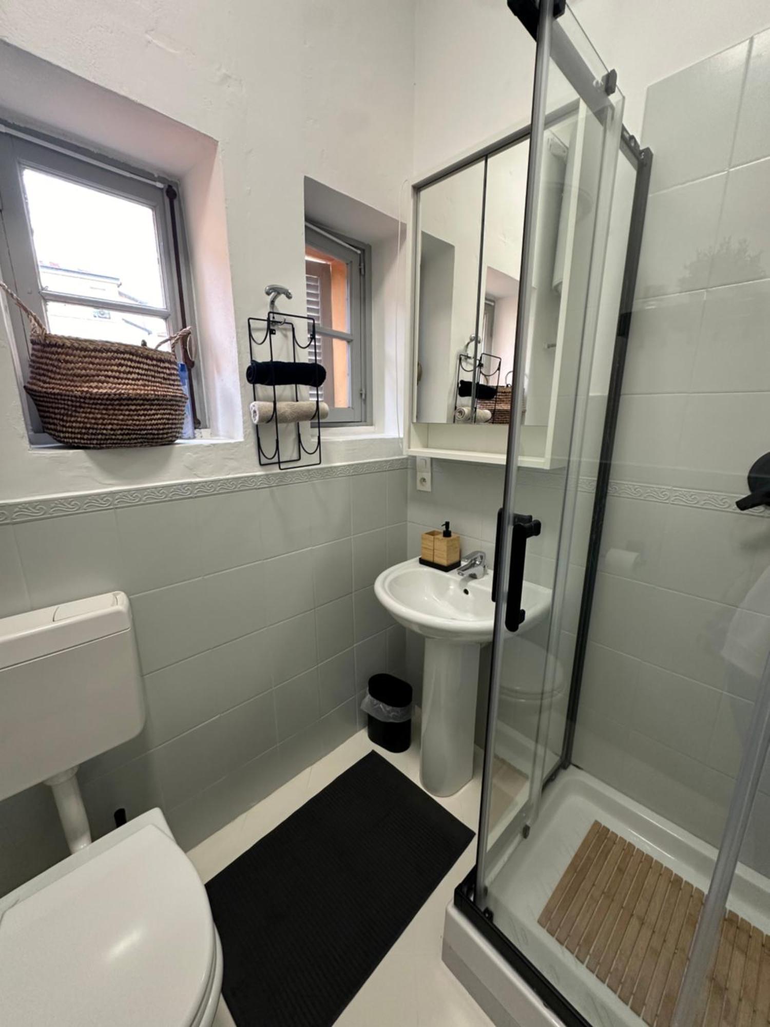 Villarey Home - Central Apartment In Menton Exteriör bild