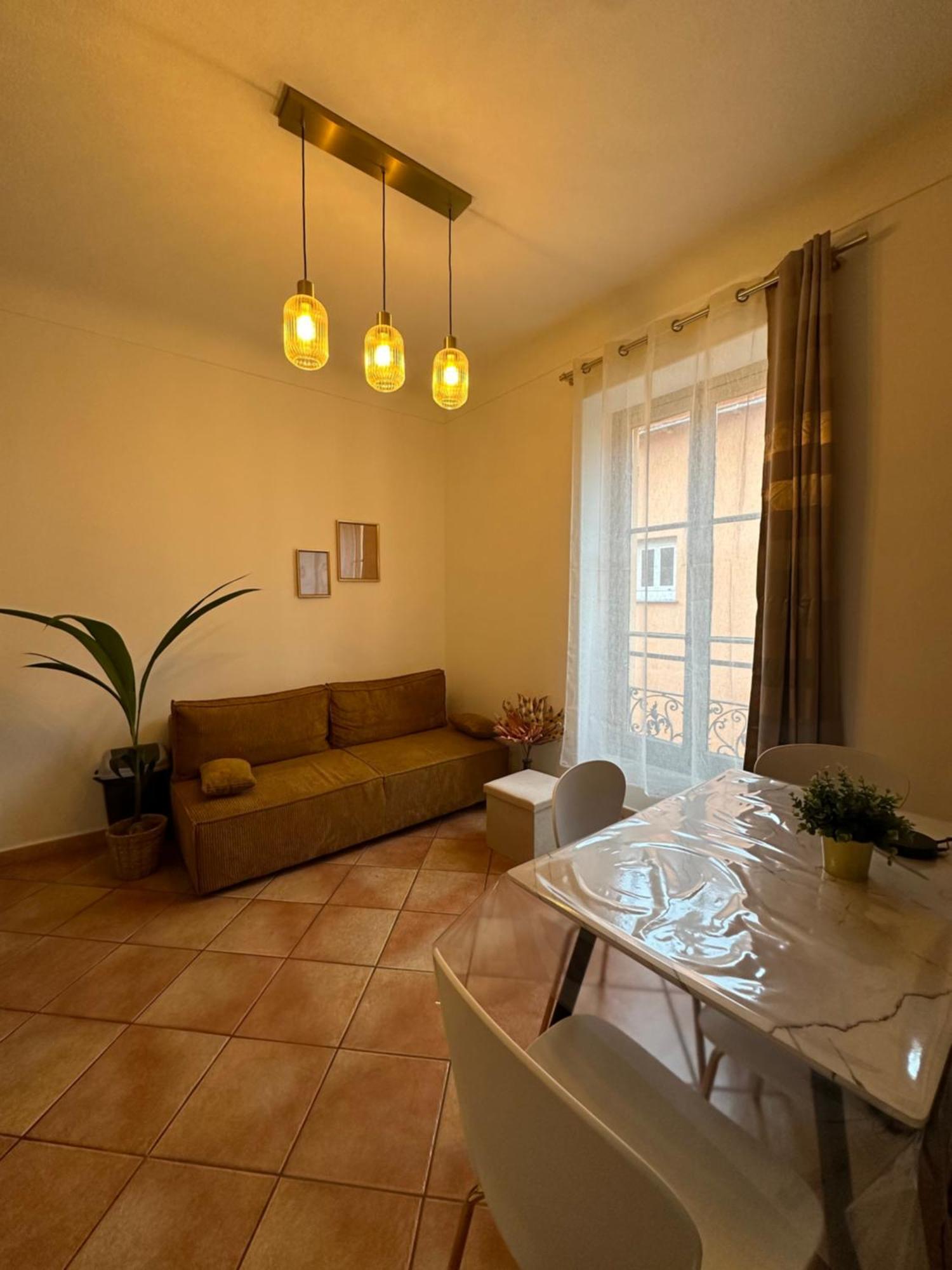 Villarey Home - Central Apartment In Menton Exteriör bild